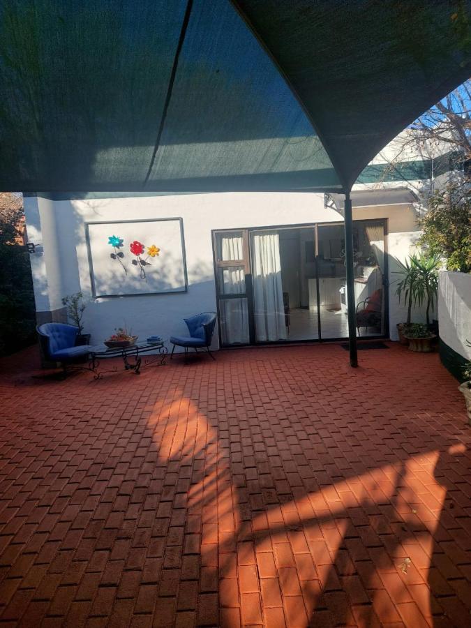 Sleep Eezy Cottages Беноні Екстер'єр фото