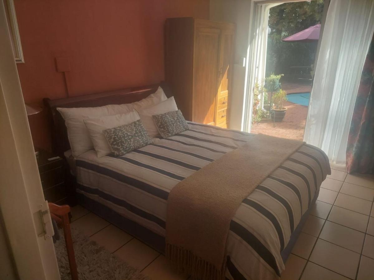 Sleep Eezy Cottages Беноні Екстер'єр фото
