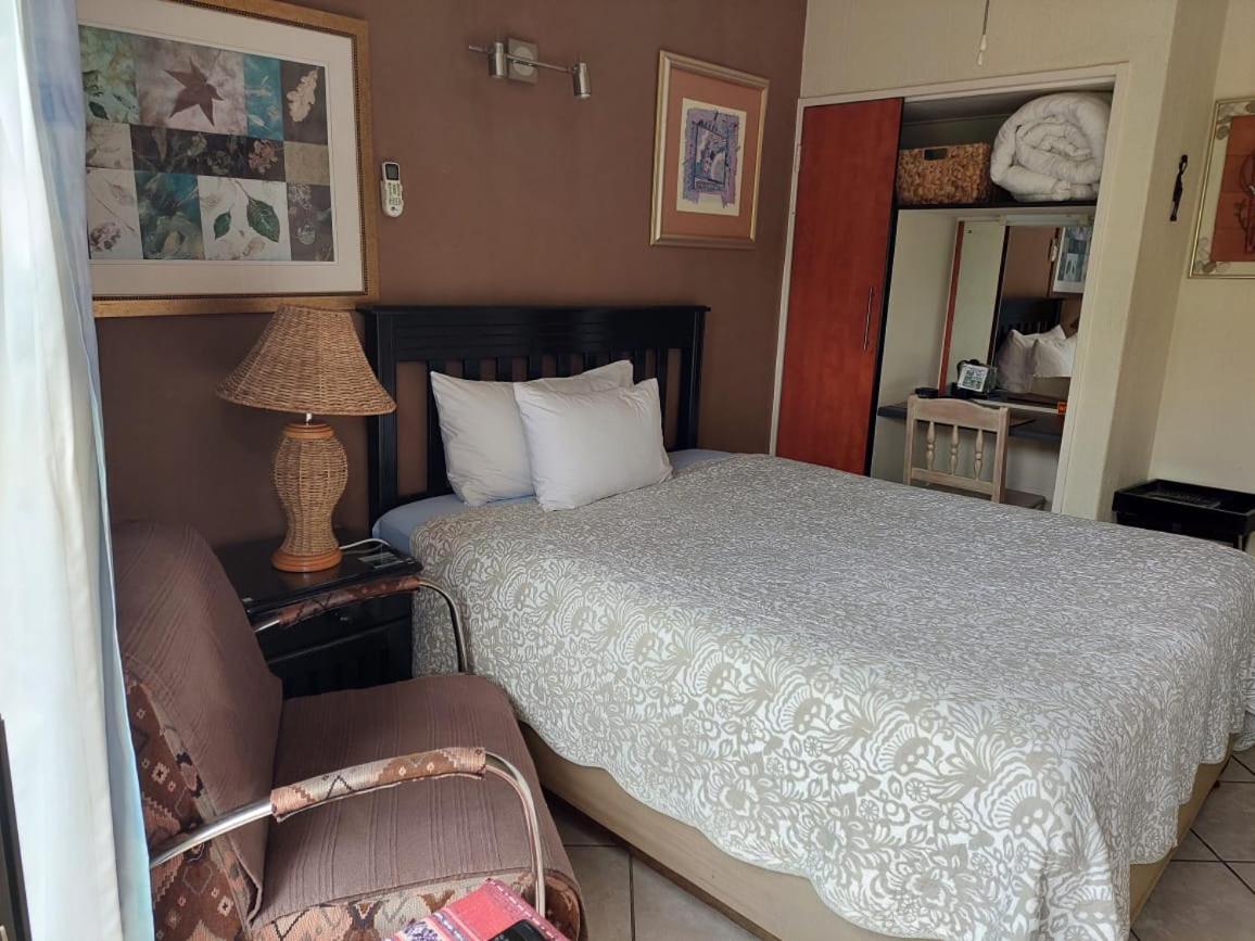 Sleep Eezy Cottages Беноні Екстер'єр фото